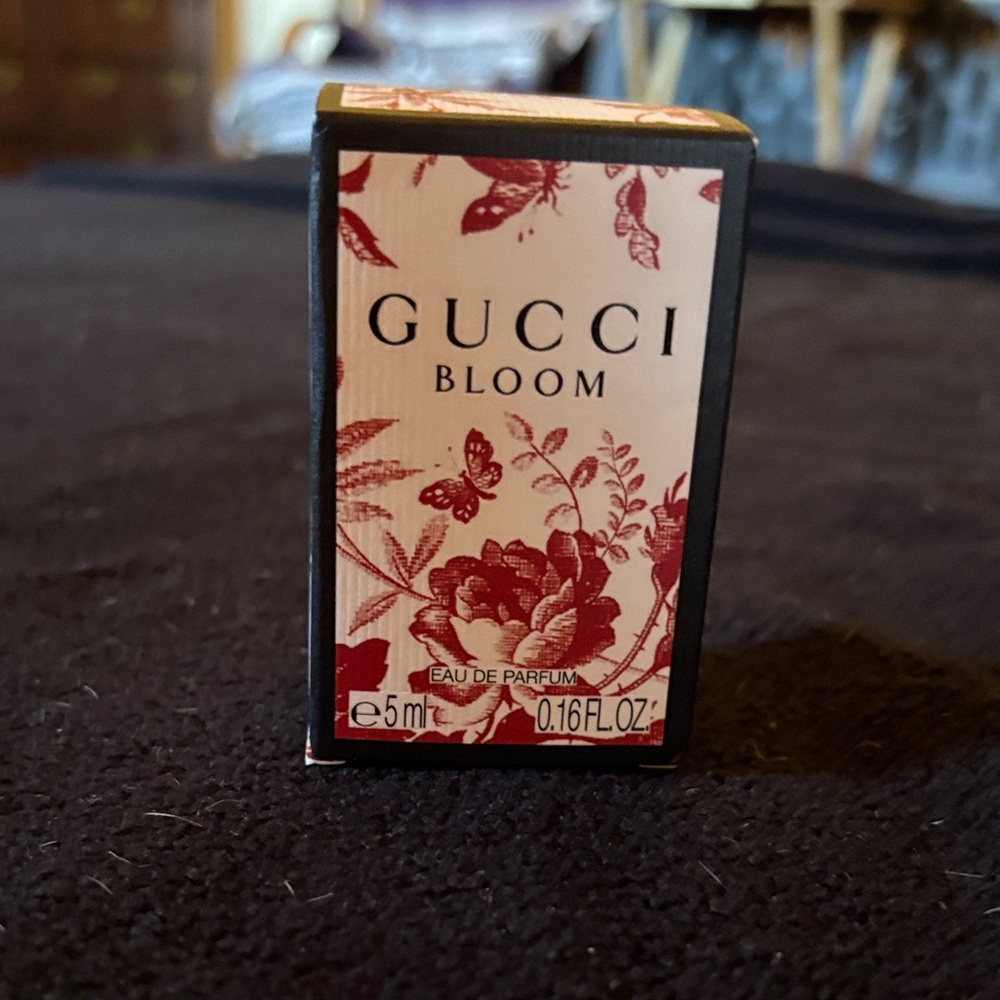Gucci Bloom Eau de Parfum - Red and Black